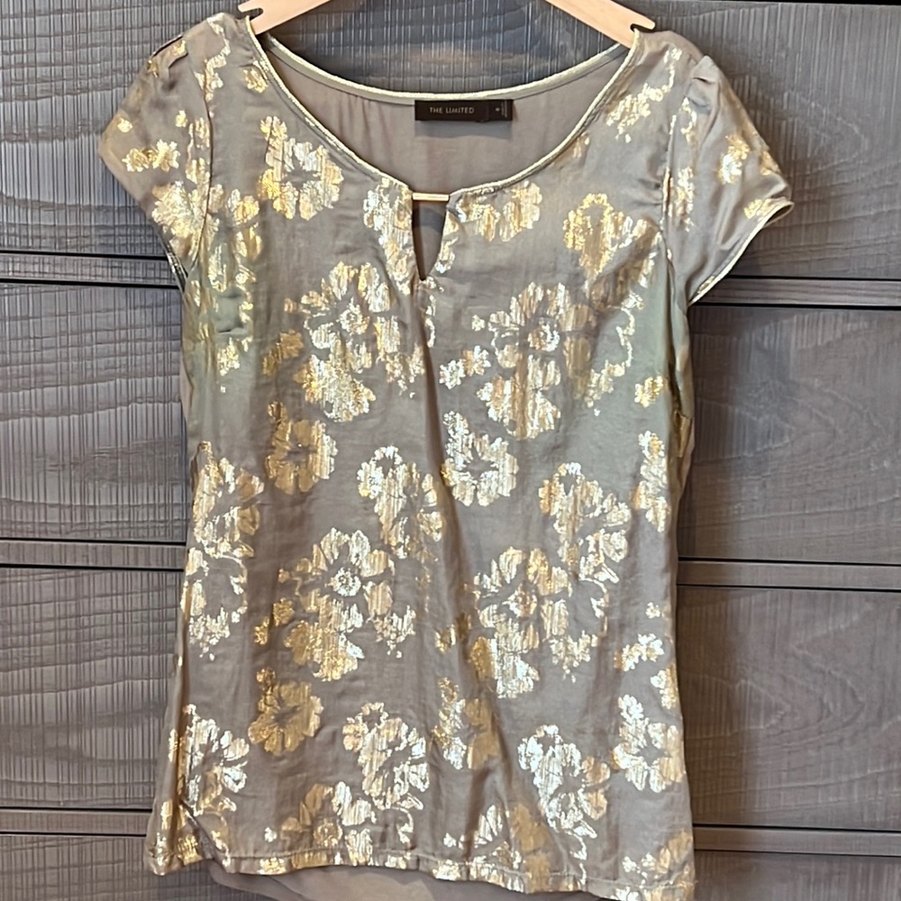 Beautiful gold detailed shirt